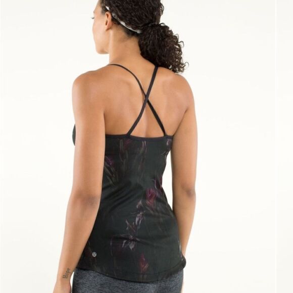 Lululemon   - Picture 3 of 5